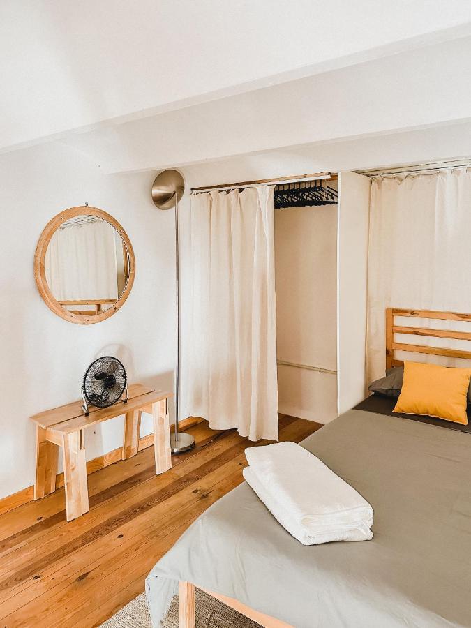 Habitacion Privada, Casa Compartida Con Pareja Private Room, Shared House With A Couple Barcelona Bagian luar foto