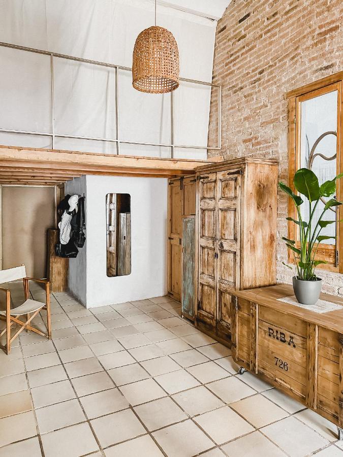 Habitacion Privada, Casa Compartida Con Pareja Private Room, Shared House With A Couple Barcelona Bagian luar foto