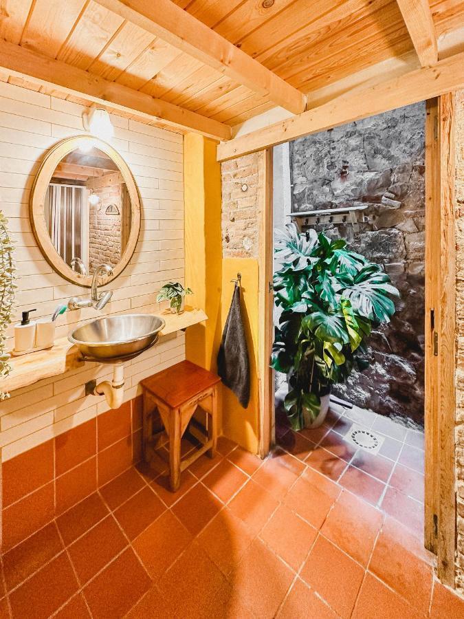 Habitacion Privada, Casa Compartida Con Pareja Private Room, Shared House With A Couple Barcelona Bagian luar foto