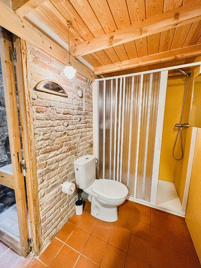 Habitacion Privada, Casa Compartida Con Pareja Private Room, Shared House With A Couple Barcelona Bagian luar foto