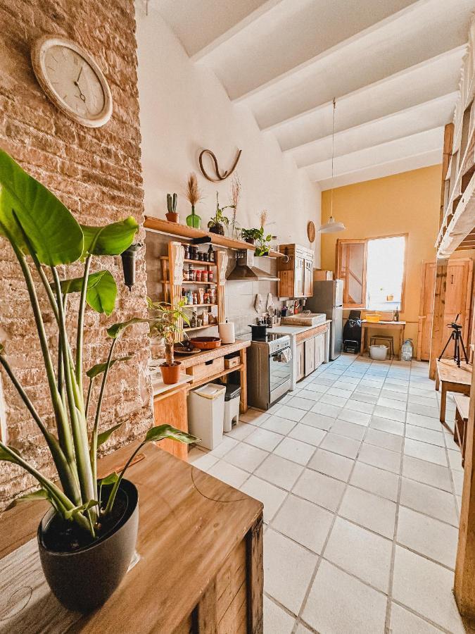Habitacion Privada, Casa Compartida Con Pareja Private Room, Shared House With A Couple Barcelona Bagian luar foto