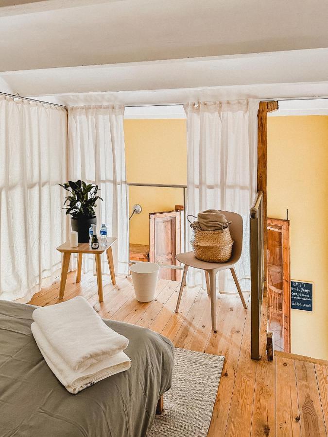 Habitacion Privada, Casa Compartida Con Pareja Private Room, Shared House With A Couple Barcelona Bagian luar foto
